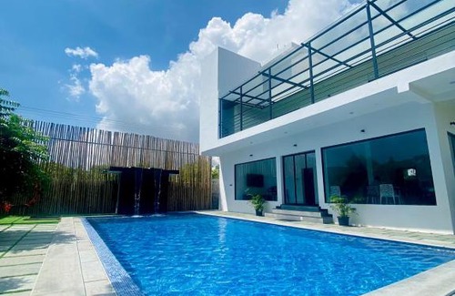 Krishna Karanai Villa | Villa white