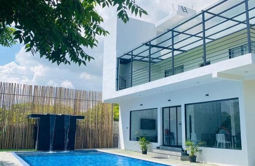 Krishna Karanai Villa | Villa white