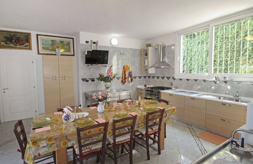 Bobolino Villa | Villa with WIFI, A/C, private pool, hot tub, TV, terrace, pets allowed, panoramic view, parking