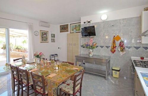 Bobolino Villa | Villa with WIFI, A/C, private pool, hot tub, TV, terrace, pets allowed, panoramic view, parking