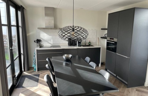 Noordoostelijk van Schaarsbergen House | Villa with 3 bedrooms, 2 bathrooms and a roof terrace