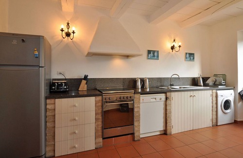 Penna San Giovanni Villa | Villa with a private pool, 6 bedrooms and wi-fi, 5 minutes walk to the village