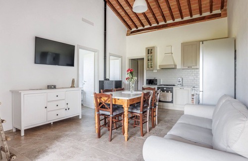 Colle di Val d'Elsa Villa | Villa with A/C, pool, WIFI, TV, pets allowed, panoramic view, parking, close to San Gimignano