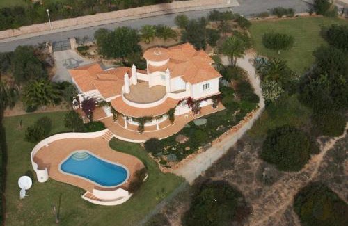 Estombar Villa | Villa with beautiful see views & spacious garden