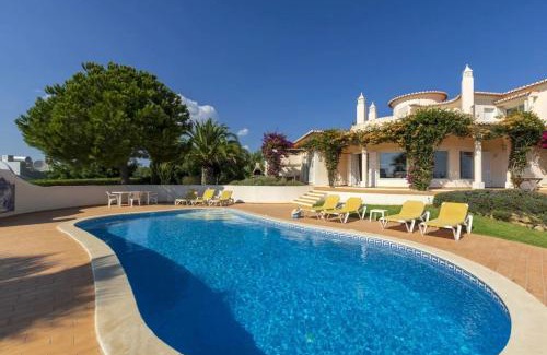 Estombar Villa | Villa with beautiful see views & spacious garden