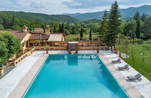 Rignano sull'Arno Villa | Villa with Florence Pool/Breakfast, Quitedian housekeeping, AirCon whirlpool
