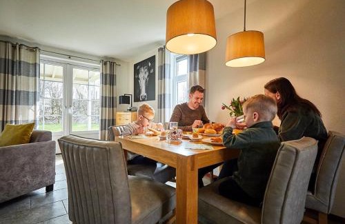 Roggel Villa | Villa with garden in holiday park in Limburg