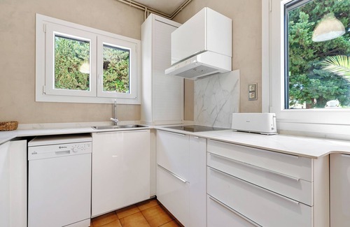 Cambrils House | Villa with Garden next to the Beach