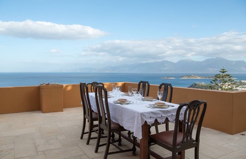 Agios Nikolaos Villa | VILLA WITH A CHARACTER MIRABELLO SUITES