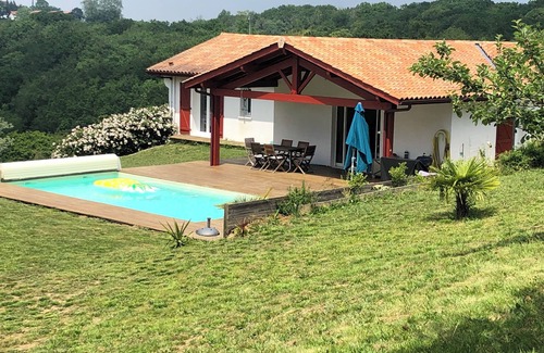 Larressore House | Villa with heated pool 15 minutes from Biarritz and Bayonne