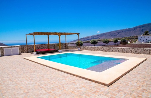 Arafo Villa | villa with heated pool near the beach fantastic views