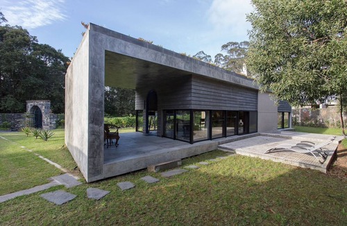 Ribeira Grande Villa | Villa with modern minimalist architecture in the middle of a nature reserve