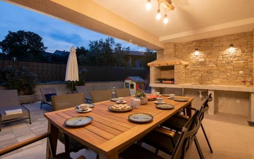 Linardici Villa | Villa with nice pool, luxuriously furnished, quiet area - by TRAVELER tourist agency Krk ID2389