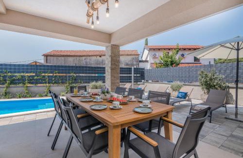 Linardici Villa | Villa with nice pool, luxuriously furnished, quiet area - by TRAVELER tourist agency Krk ID2389