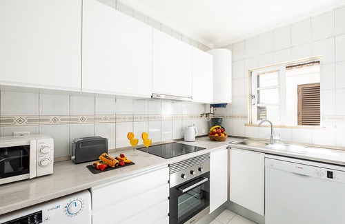 Montechoro Villa | Villa with pool access & BBQ, Albufeira
