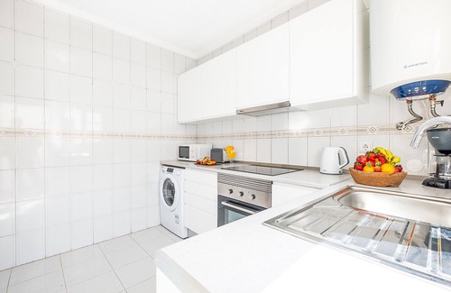 Montechoro Villa | Villa with pool access & BBQ, Albufeira