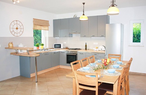 Kunj Villa | Villa with pool and covered terrace