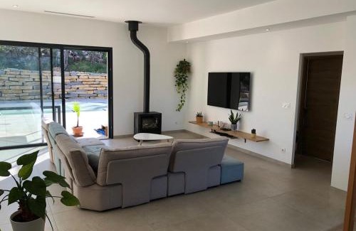 Bellegarde House | Villa with pool for 8 people