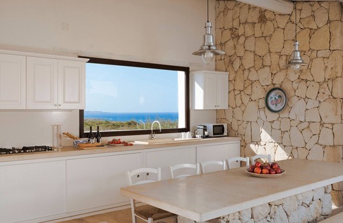 Syracuse Villa | Villa with pool, sea front location near Syracuse, Sicily