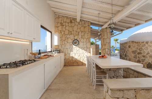 Syracuse Villa | Villa with pool, sea front location near Syracuse, Sicily