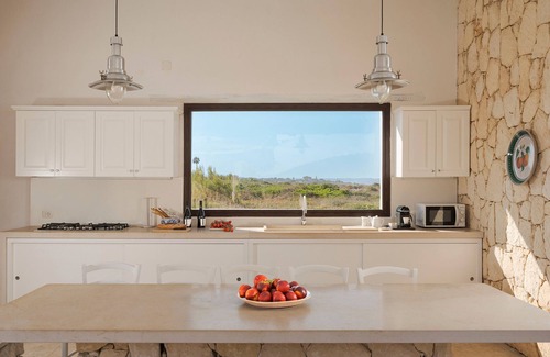 Syracuse Villa | Villa with pool, sea front location near Syracuse, Sicily