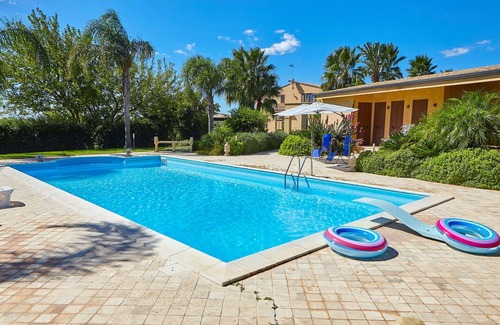Castelvetrano Villa | Villa with pool, views, A/C, garden