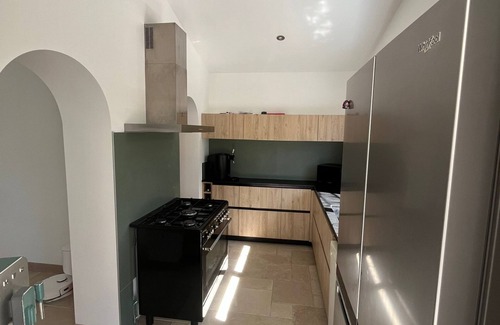 Gignac House | Villa with private pond and large plot close to the sea