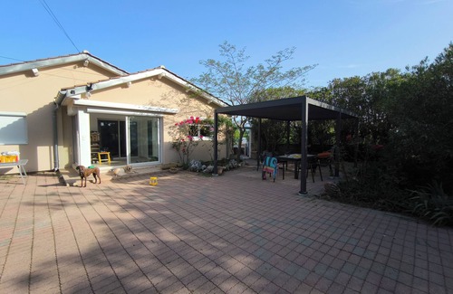 Gignac House | Villa with private pond and large plot close to the sea
