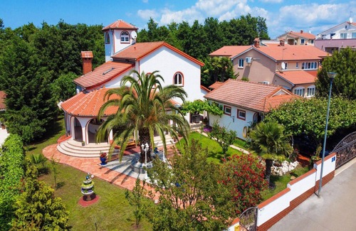 Cancini Villa | VILLA WITH PRIVATE POOL & LARGE GARDEN IN POREC