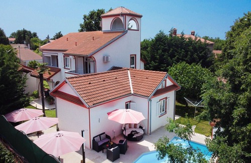 Cancini Villa | VILLA WITH PRIVATE POOL & LARGE GARDEN IN POREC