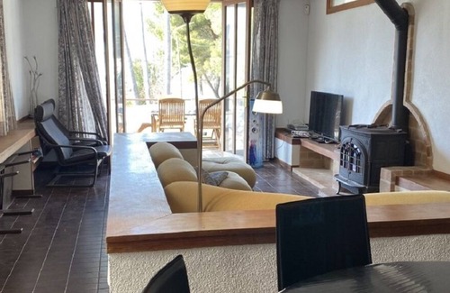 Marina Manresa Ski Chalet | Villa with sea views ideal for families, 5 minutes from the beach!