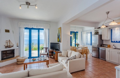 Glossa Villa | Villa with stunning view out to the sea accross the viladge of Glossa
