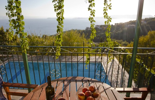 Glossa Villa | Villa with stunning view out to the sea accross the viladge of Glossa