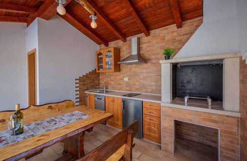 Lindar Villa | Villa with swimming pool and garden kitchen