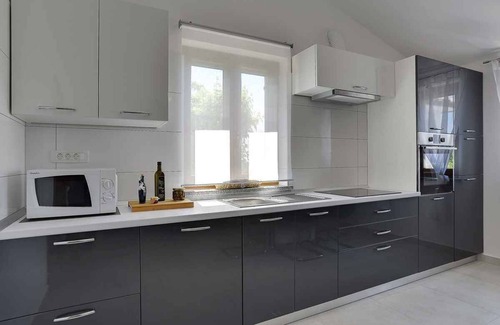 Lindar Villa | Villa with swimming pool and garden kitchen