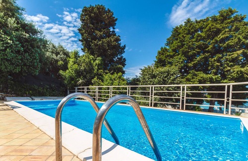 Isola Villa | Villa with swimming pool close to the sea