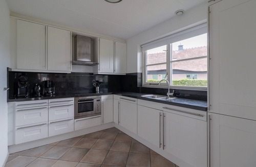 Makkum Villa | Villa with terrace on the water in Friesland