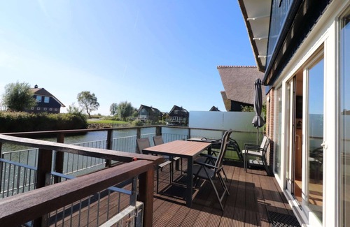 Makkum Villa | Villa with terrace on the water in Friesland