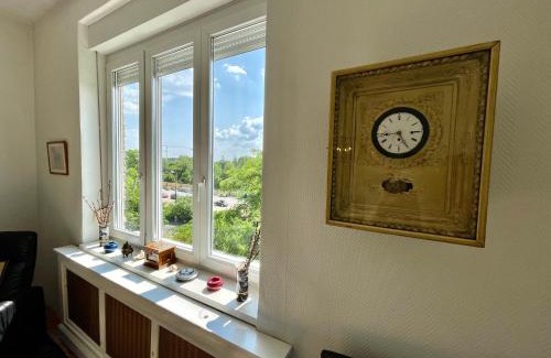 Herminamezo Apartment | Villa with terrace overlooking the city park