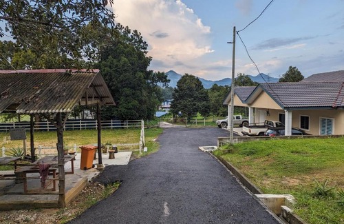 Hulu Selangor House | Villa with Titiwangsa Hill View