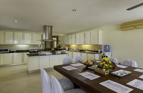 Patong House | Villa Yoosook Patong Beach Phuket 7 bedrooms private pool sea view sauna