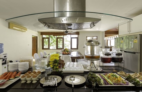 Patong House | Villa Yoosook Patong Beach Phuket 7 bedrooms private pool sea view sauna