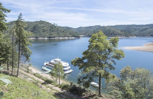 Ferreira do Zezere Villa | Villa Zezere Lago - Modern 4 bedroom villa - walking distance to Cast River dam