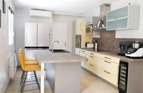 Carces Villa | Villa4* Salt-heated swimming pool, Air conditioning, EV car rental terminal, mosquito repellent terminal