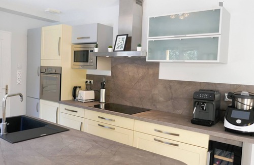 Carces Villa | Villa4* Salt-heated swimming pool, Air conditioning, EV car rental terminal, mosquito repellent terminal