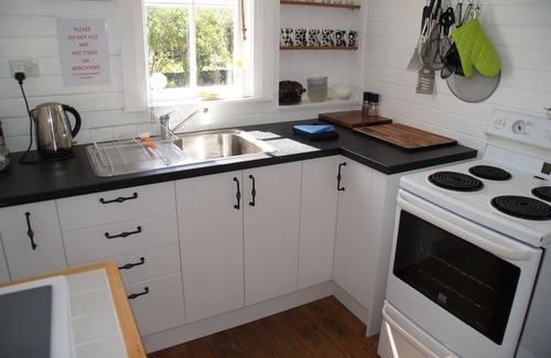 Raglan House | VILLAGE AND SEASIDE AT YOUR DOOR. RAGLAN CHARACTER.