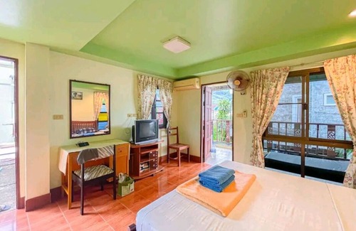 Si Sunthon House | VILLAGE APARTMENT PHAN 123, 1.5 KM TO BANGTAO BEACH (10875)