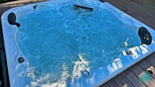 Marks Point House | Village Bay Lake house family Lake House with Spa