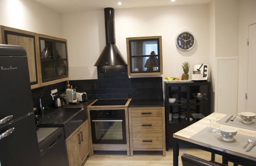 Malaucene Apartment | Village center apartment with pool, garden and bike/motorcycle room wifi