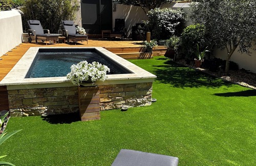 Malaucene Apartment | Village center apartment with pool, garden and bike/motorcycle room wifi
